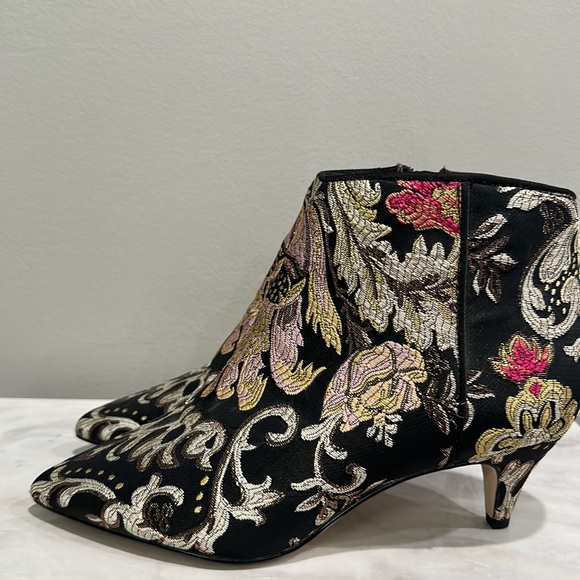 SAM EDELMAN Black Floral Embroidered Kinzey Round Toe Cone Heel Booties 7.5 - Picture 8 of 14